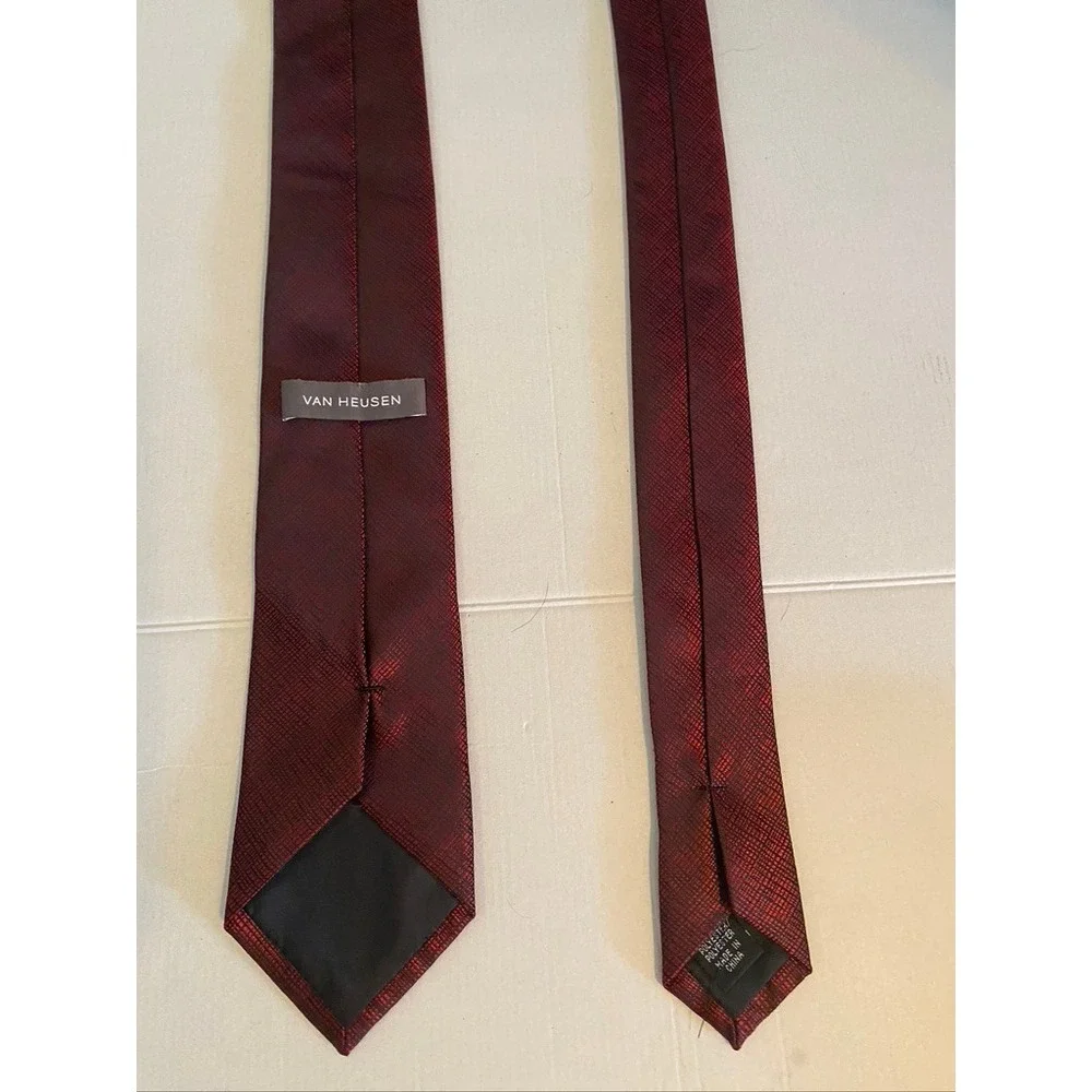 Van Heusen Mens Burgundy Red Black Micro Pattern Textured Polyester Necktie